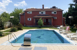 /c_images/thumb_3445285_1_-villa-s-bassejnom-i-sadom-v-podgoricze-donya-goricza-03.jpg
