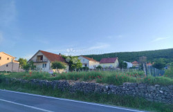 /c_images/thumb_3477167_1_radevinsko-zemljiste-sinj-brnaze-1774-m2-slika-154023697.jpg