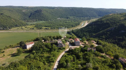 /c_images/thumb_3517443_1_1687879291_groznjan-imanje-zemljiste-selo-prodaja-9.jpeg