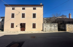 /c_images/thumb_3519649_1_ovrec-istrian-stone-house-with-a-courtyard-in-the-center.jpg