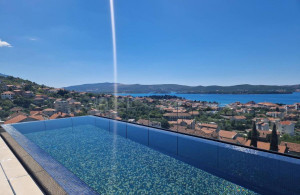 thumb_3522388_roof-pool-1.jpg