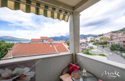 /c_images/thumb_3535034_1_-1-spalnej-i-panoramnym-vidom-na-more-i-gory-v-tivate-01.jpg